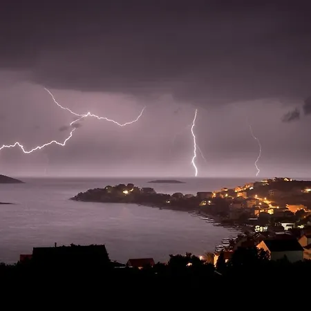 Villa Ocean Breeze With Pool *