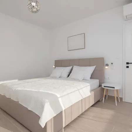 Ocean Breeze With Pool Villa