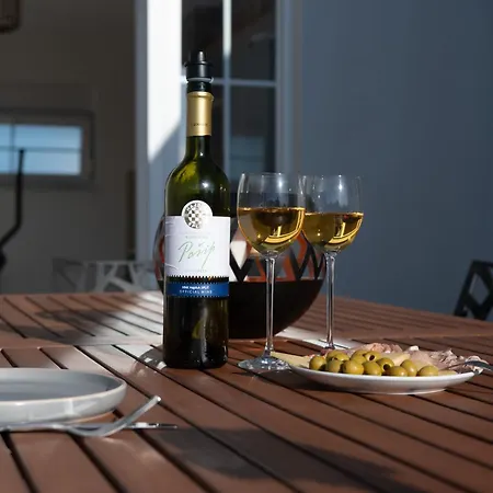 Villa Ocean Breeze With Pool *