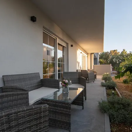 Villa Ocean Breeze With Pool *