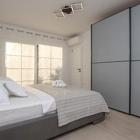 Ocean Breeze With Pool Villa