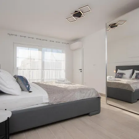 Ocean Breeze With Pool Villa