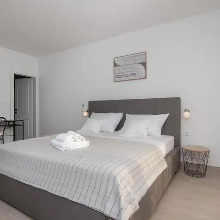 Ocean Breeze With Pool *