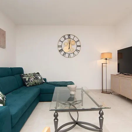 Ocean Breeze With Pool Villa *