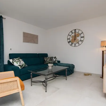 Villa Ocean Breeze With Pool