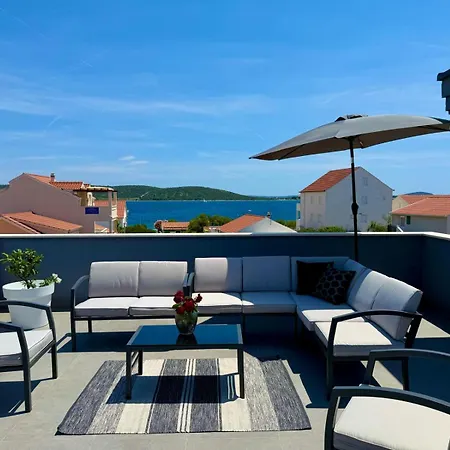 Ocean Breeze With Pool *