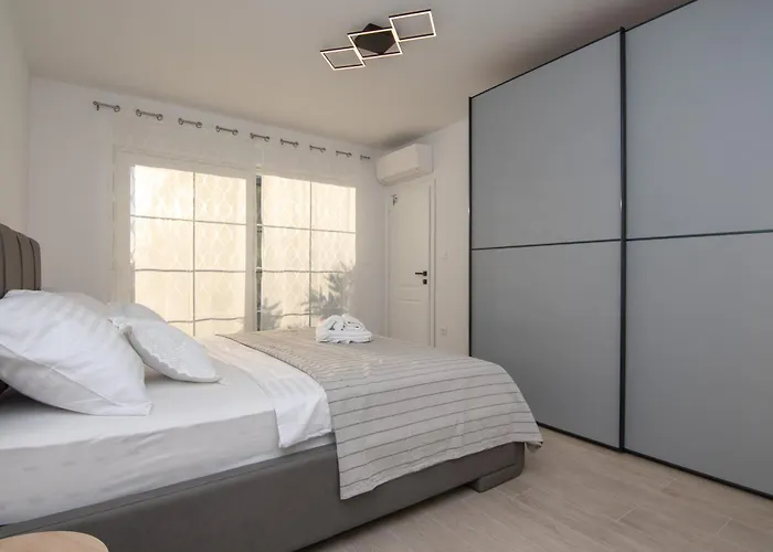 Ocean Breeze With Pool Villa