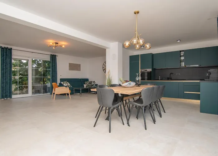 Ocean Breeze With Pool Zaglavice