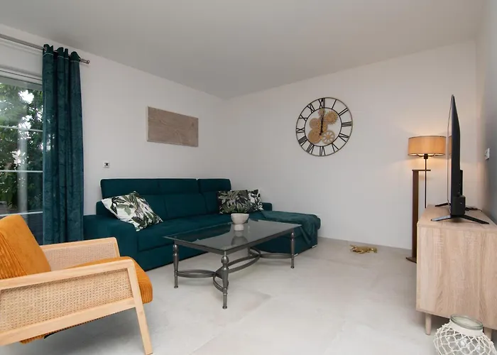 Villa Ocean Breeze With Pool