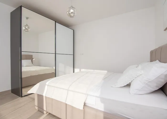 Villa Ocean Breeze With Pool