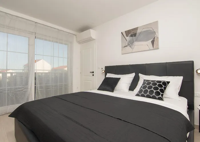 Ocean Breeze With Pool Villa *