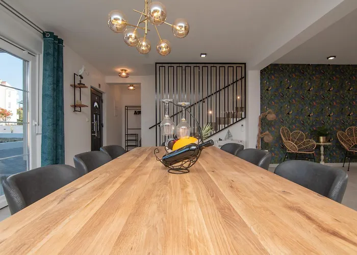 Ocean Breeze With Pool Villa