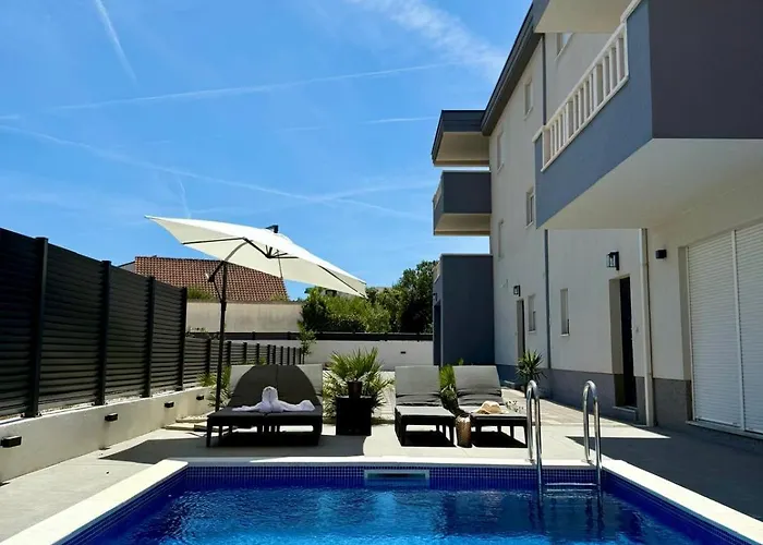 Ocean Breeze With Pool Villa *