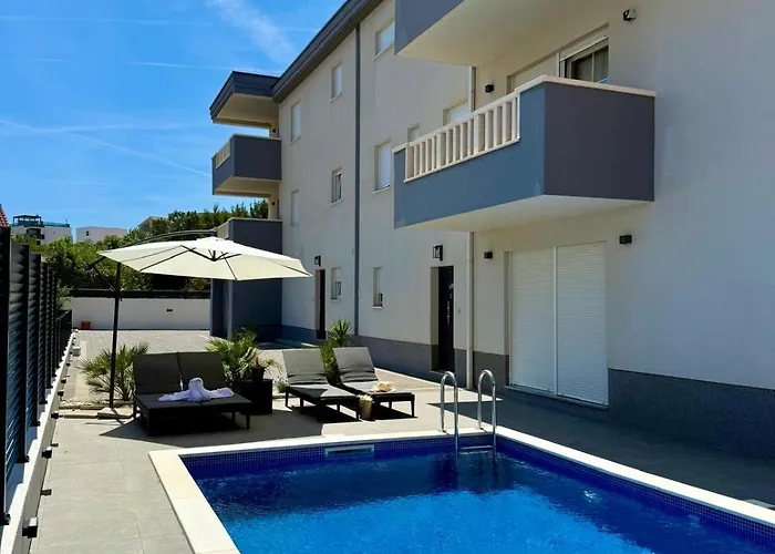 Villa Ocean Breeze With Pool